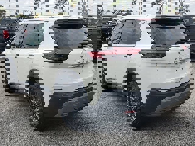 Used 2023 Nissan Rogue S image 5