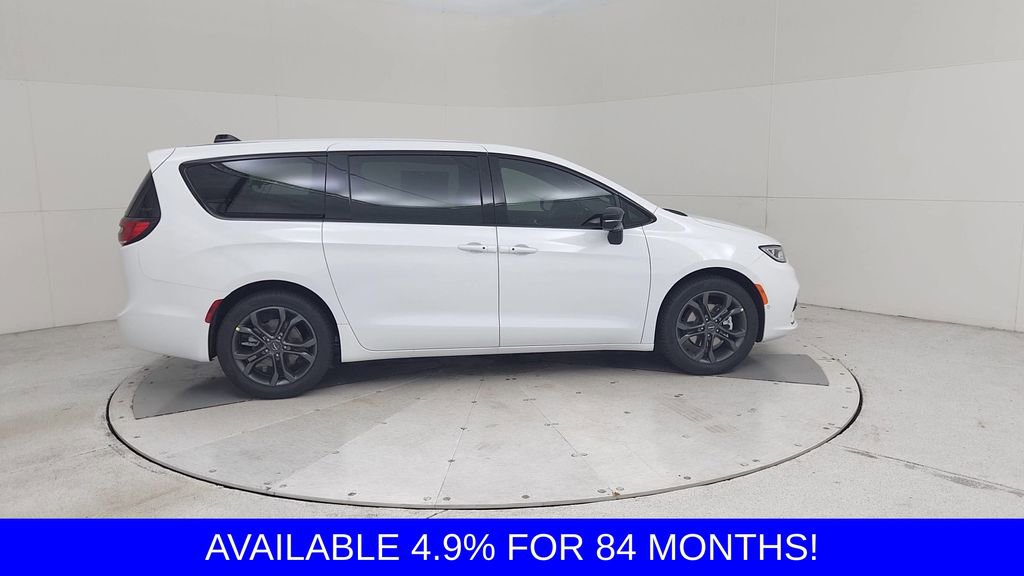 New 2026 Chrysler Pacifica Select image 16