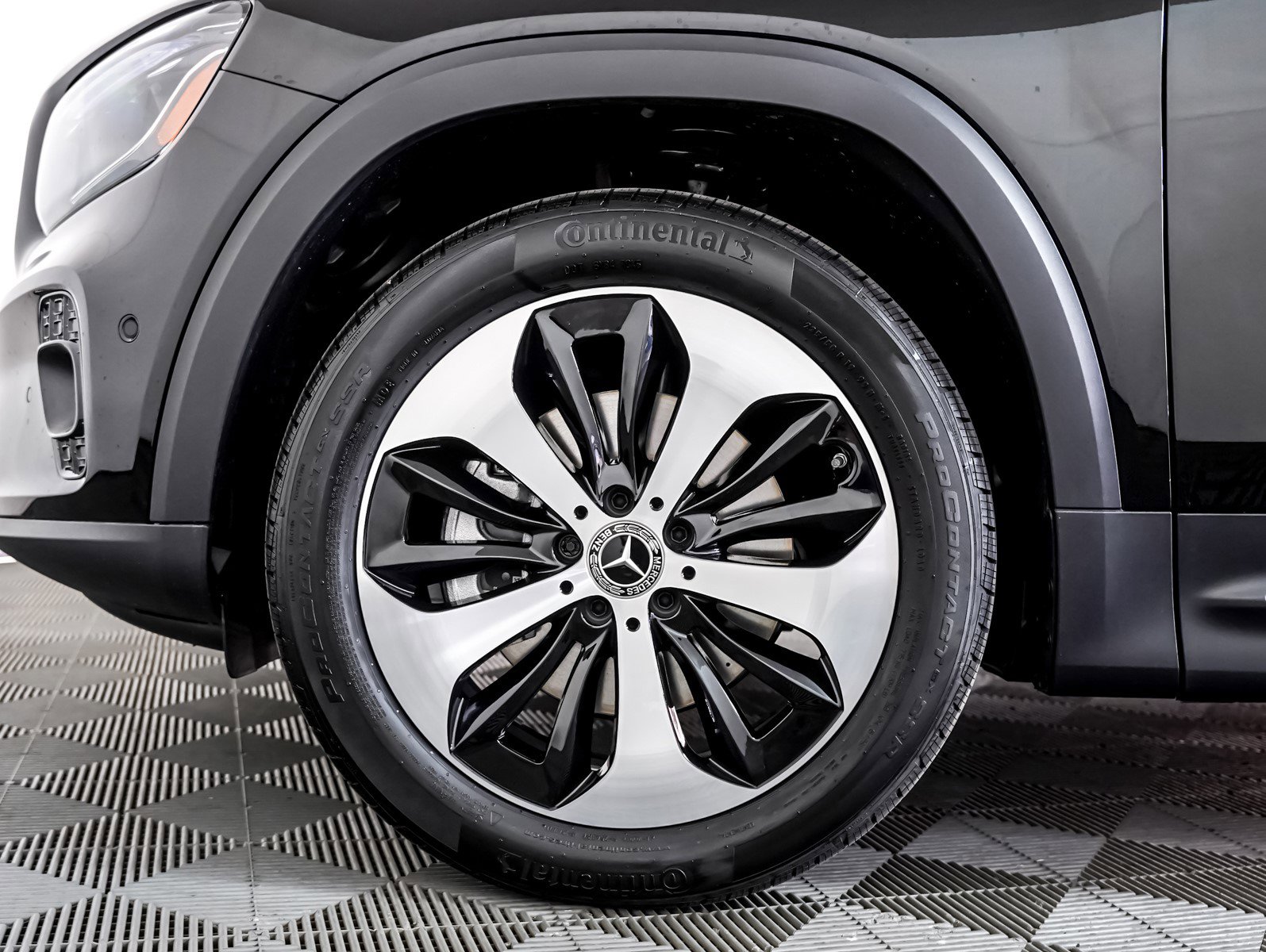 New 2025 Mercedes-Benz GLB 250 image 6