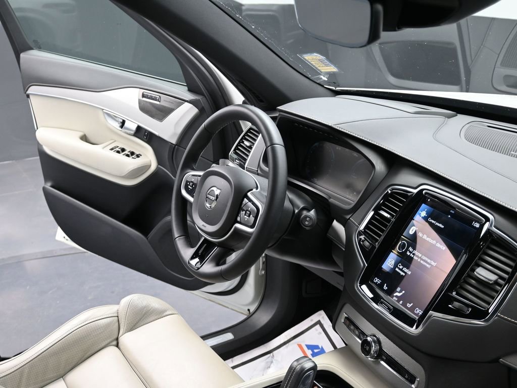 Used 2022 Volvo XC90 T8 R-Design image 16
