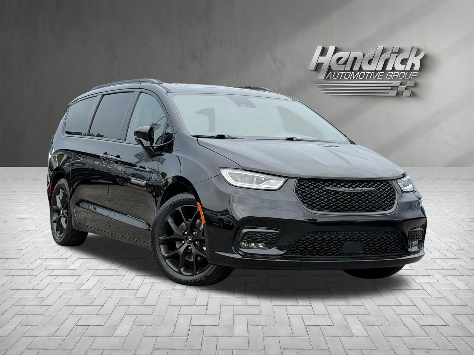 Used 2025 Chrysler Pacifica Limited FWD video 2