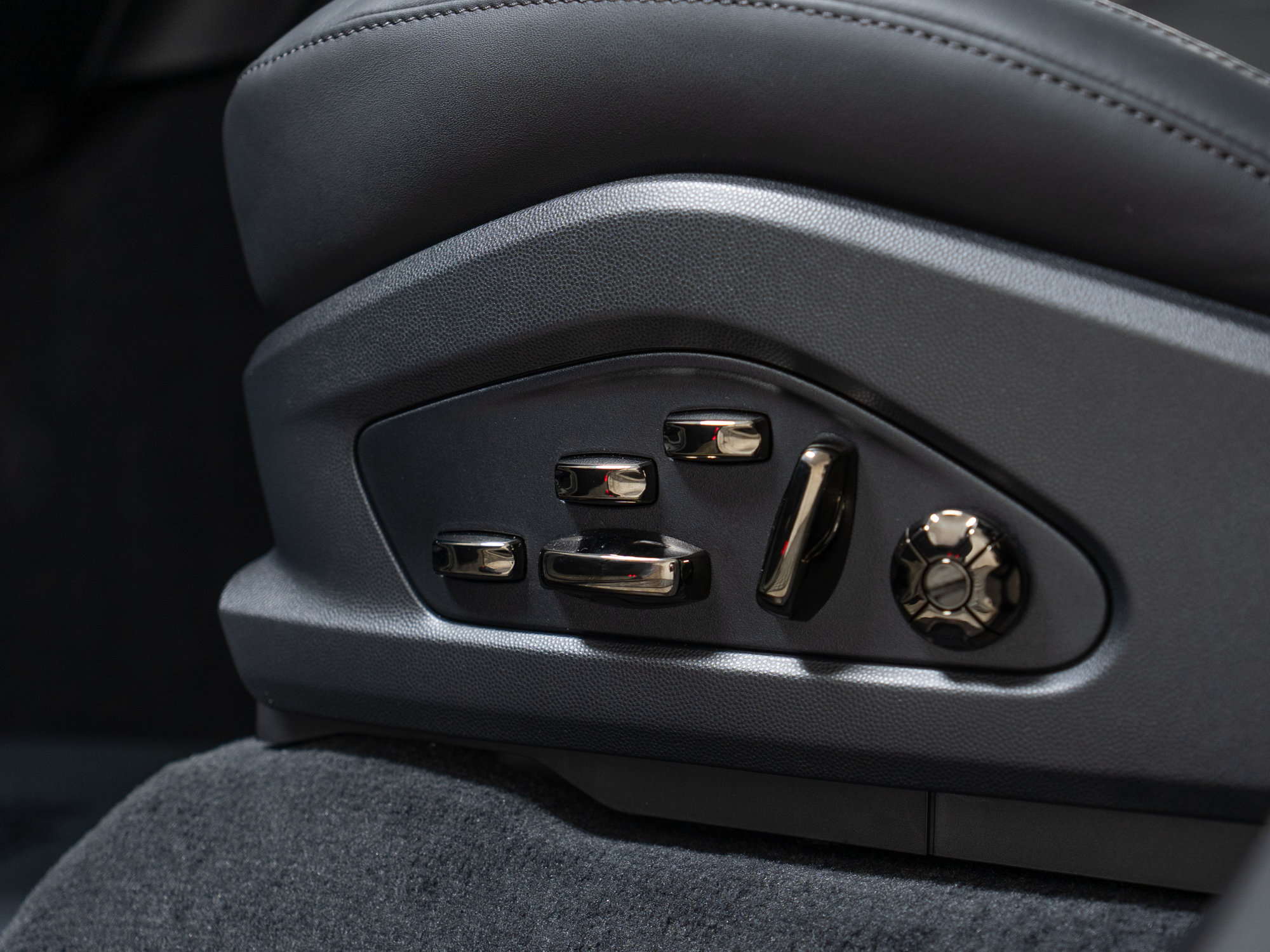 New 2026 Porsche Cayenne Turbo AWD/4WD image 20