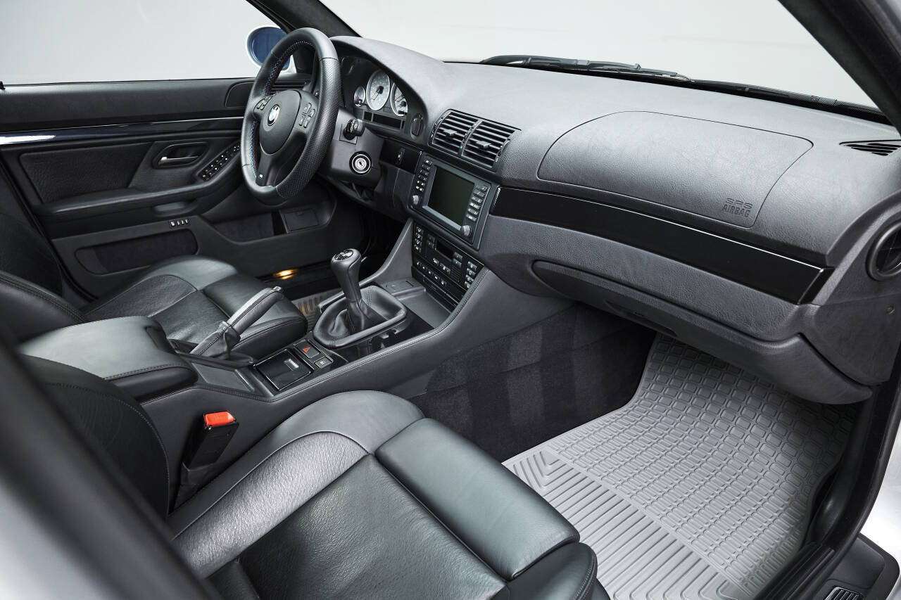 Used 2003 BMW M5 RWD image 64