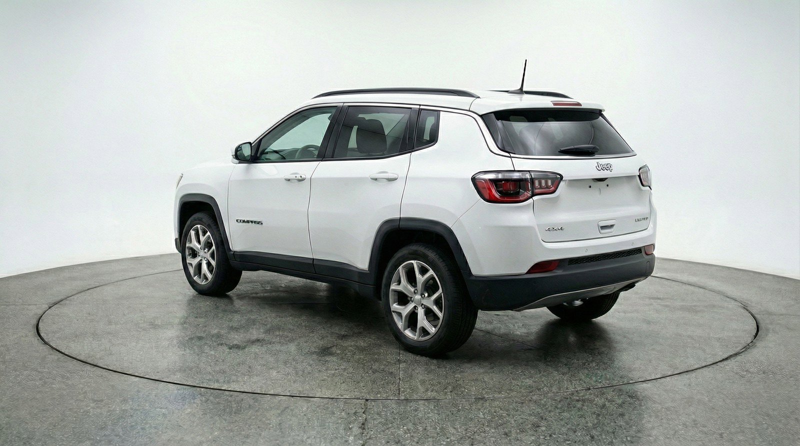 Used 2025 Jeep Compass Latitude image 6