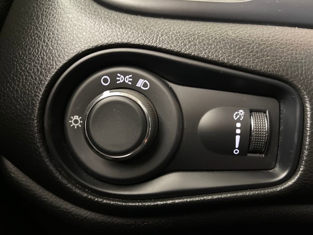 Used 2023 Jeep Renegade Latitude image 30