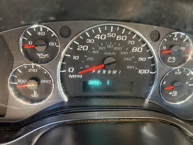 Used 2014 Chevrolet Express 2500 RWD image 9