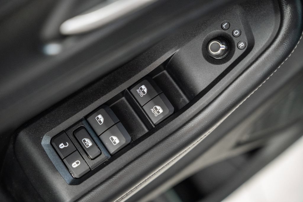 Certified 2023 Jeep Grand Cherokee Laredo AWD/4WD image 35