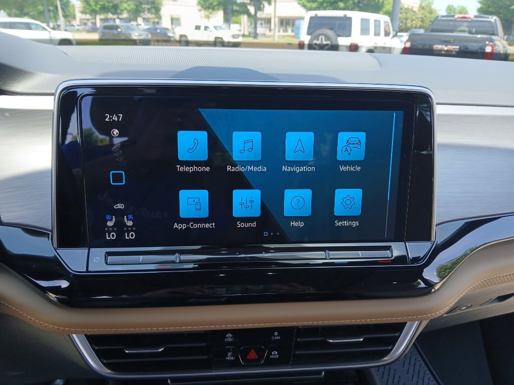 Used 2025 Volkswagen Atlas Cross Sport SE w/ Panoramic Sunroof Package FWD image 25