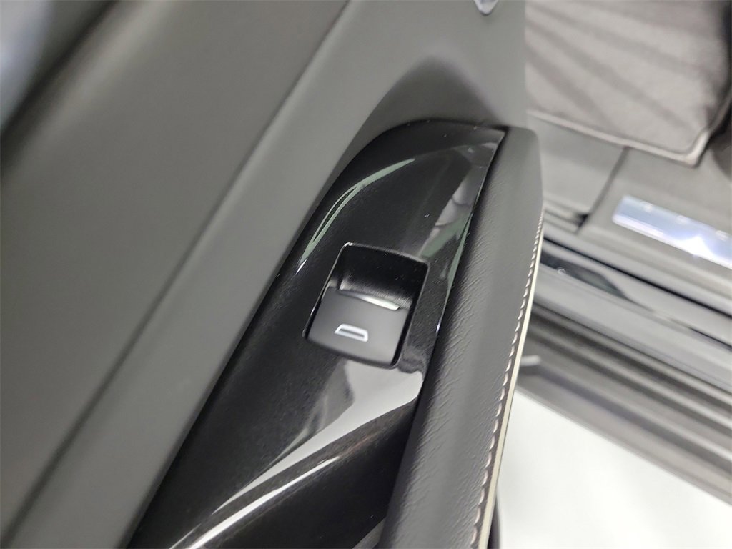 Certified 2023 Cadillac Escalade ESV Premium Luxury image 15