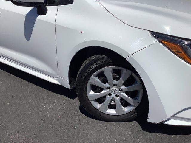 Used 2023 Toyota Corolla LE image 3