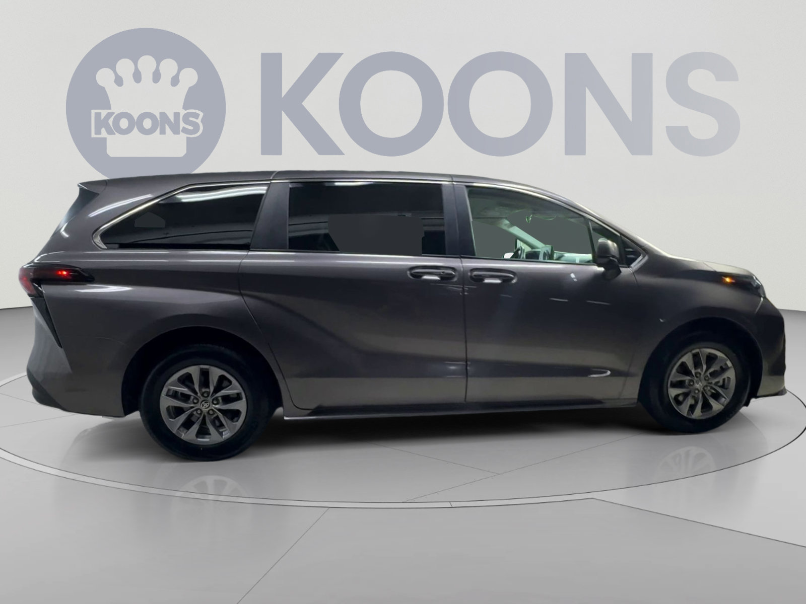 Used 2024 Toyota Sienna LE FWD image 12