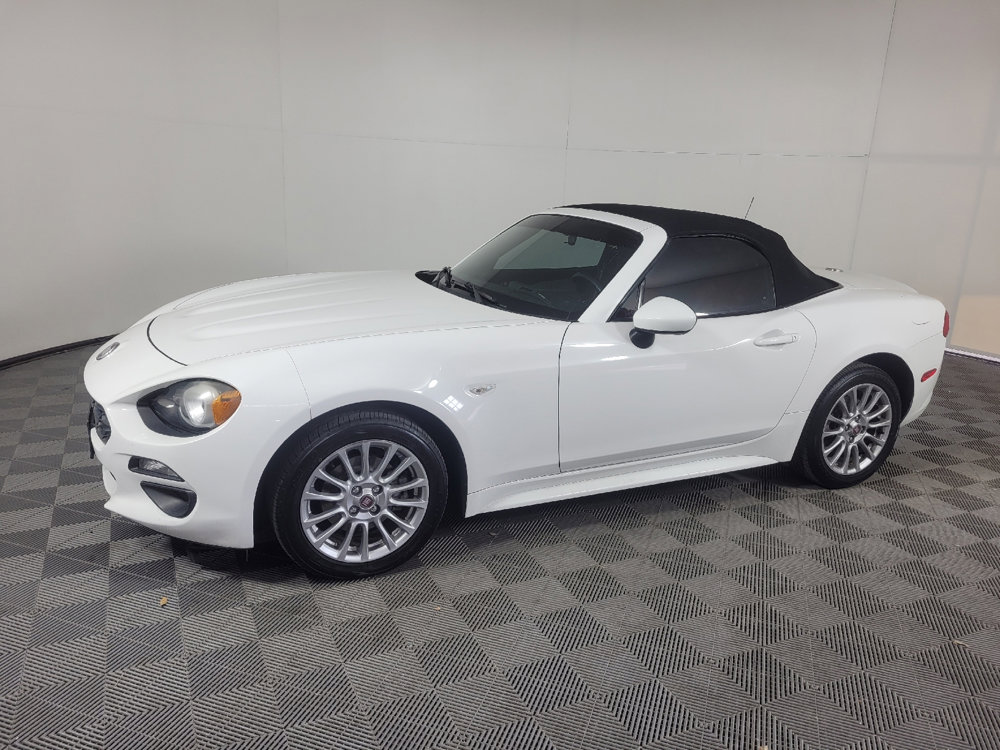 Used 2017 FIAT 124 Spider Classica RWD image 2