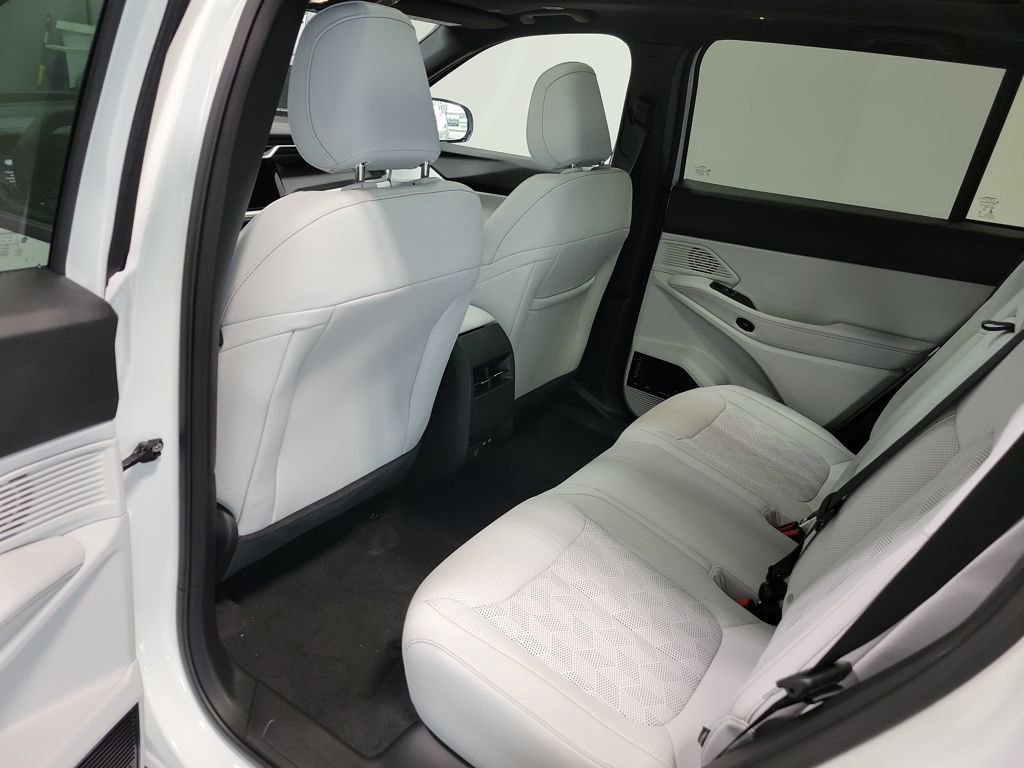 New 2026 Jeep Cherokee Overland image 9