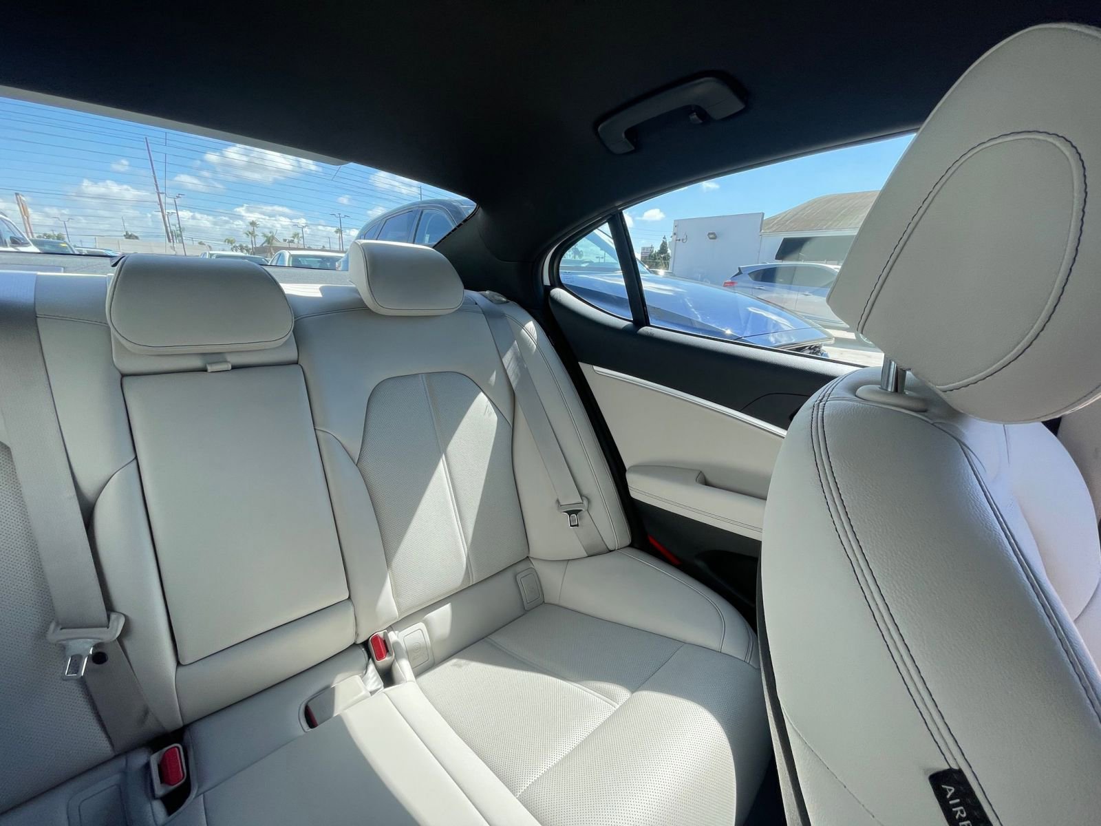 Used 2025 Genesis G70 2.5T image 37