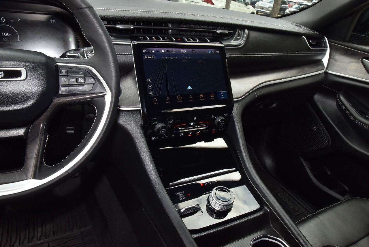 Used 2024 Jeep Grand Cherokee Limited w/ Black Appearance Package AWD/4WD image 26