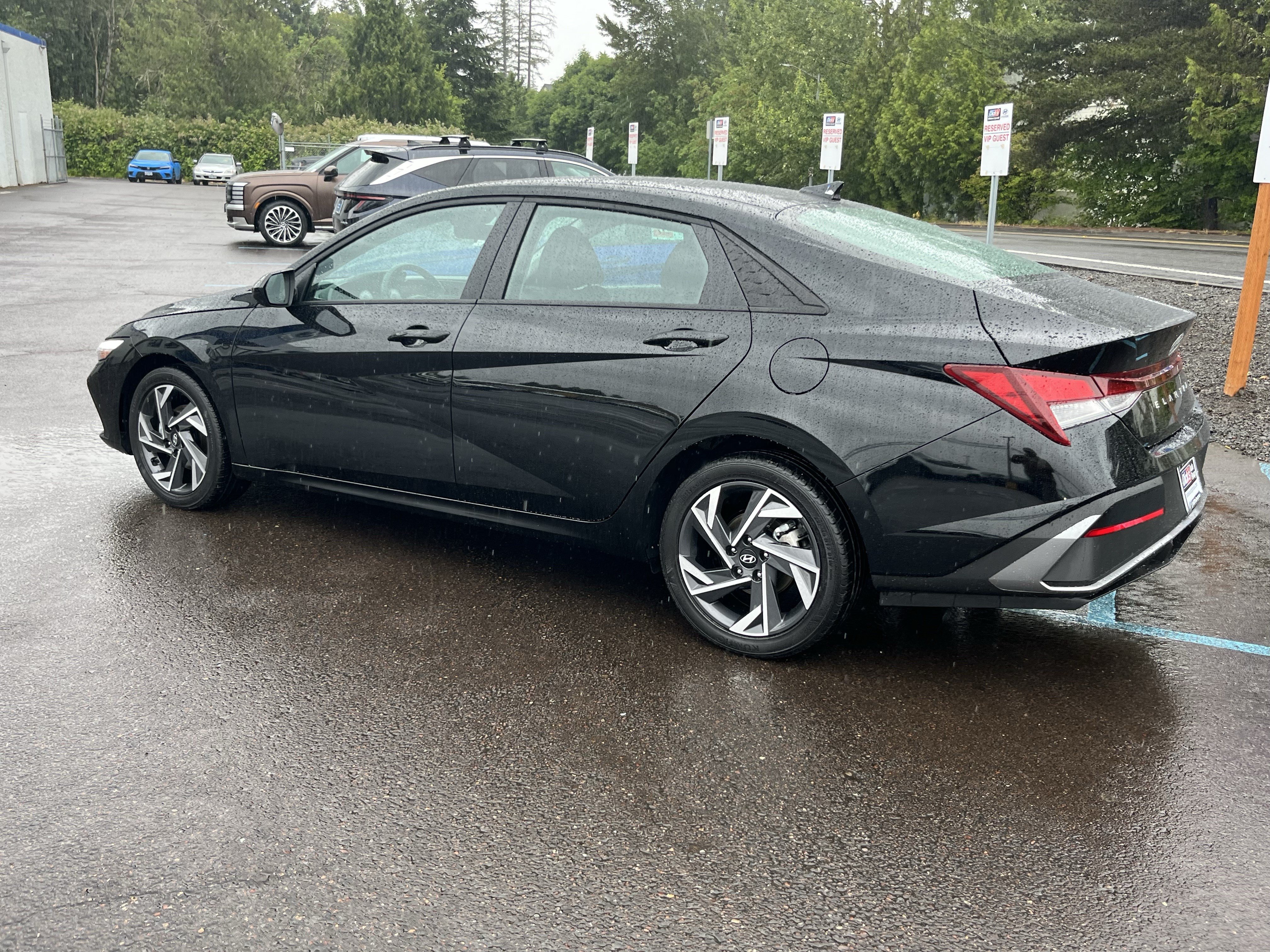 Used 2025 Hyundai Elantra SEL FWD image 3