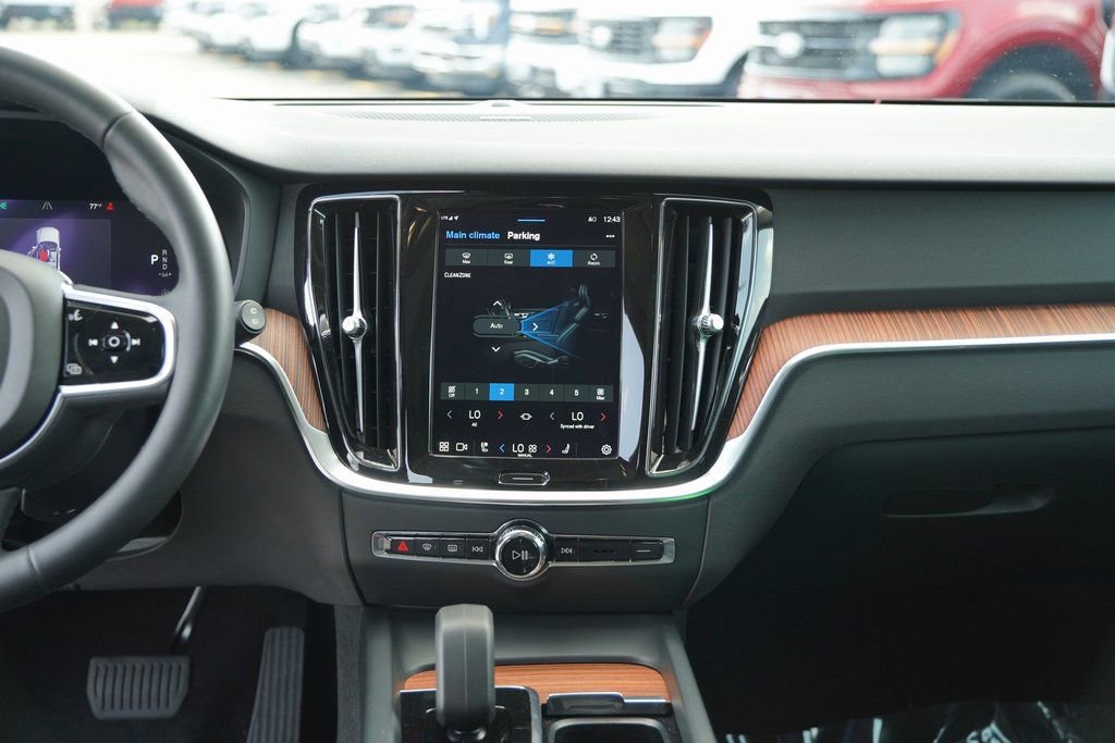 Used 2024 Volvo V60 B5 Cross Country Plus image 12