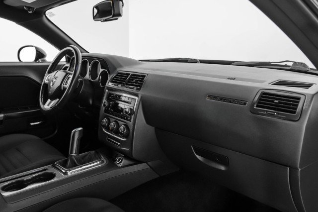Used 2014 Dodge Challenger R/T image 9