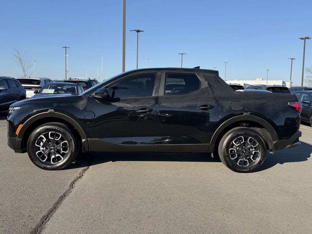 Used 2023 Hyundai Santa Cruz SE image 2