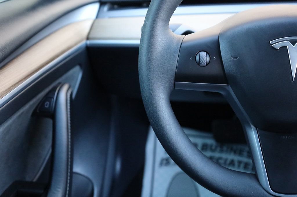 Used 2021 Tesla Model 3 Standard Range Plus image 29