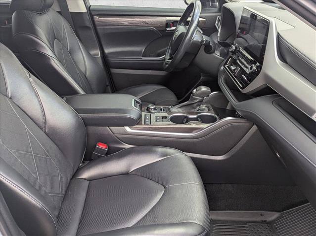 Used 2022 Toyota Highlander Platinum AWD/4WD image 28