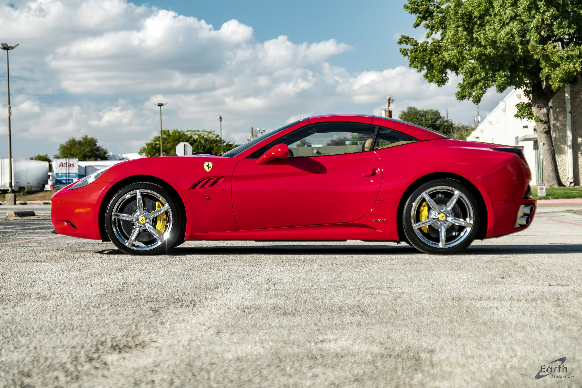Used 2014 Ferrari California RWD image 8
