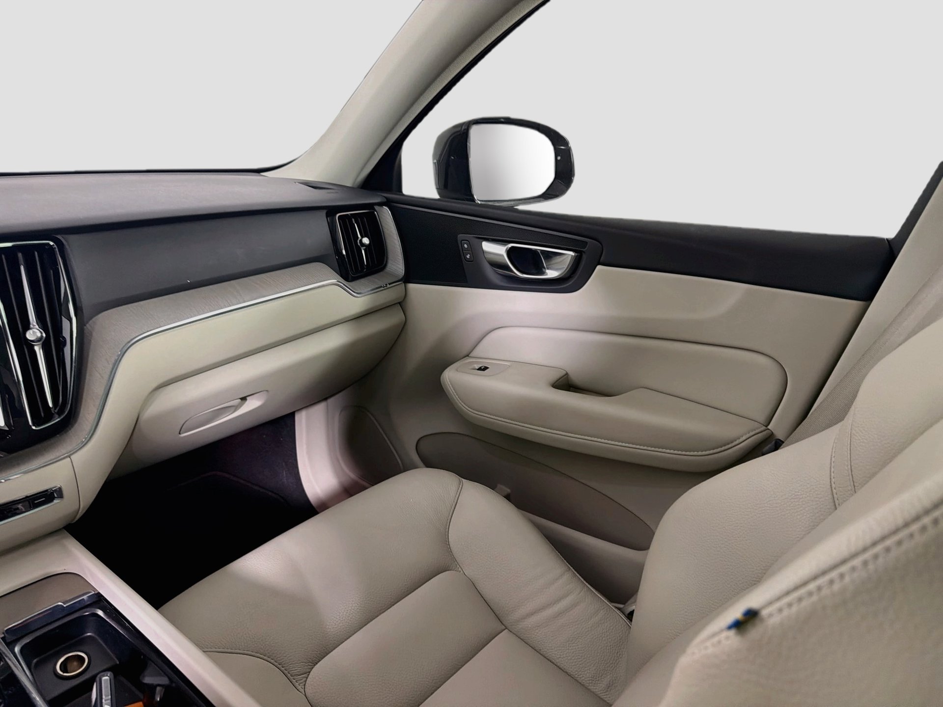 Certified 2023 Volvo XC60 B5 Plus w/ Protection Package Premier FWD image 23