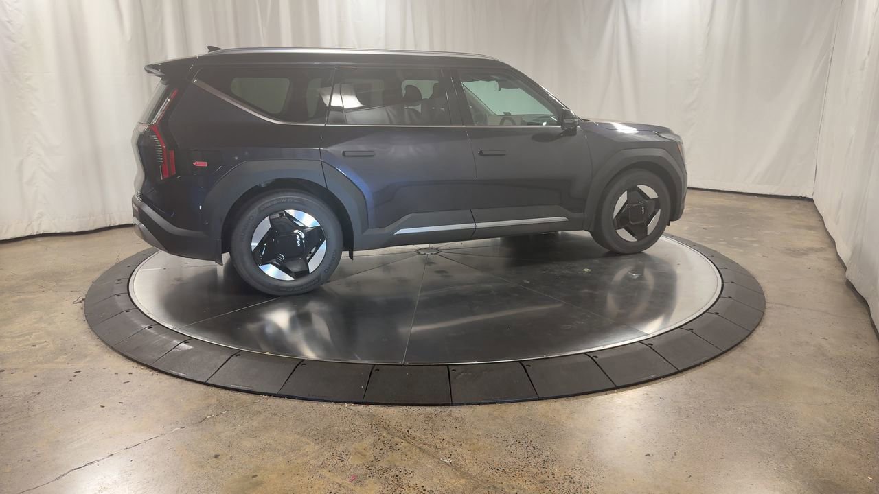 New 2026 Kia EV9 Wind AWD/4WD image 2