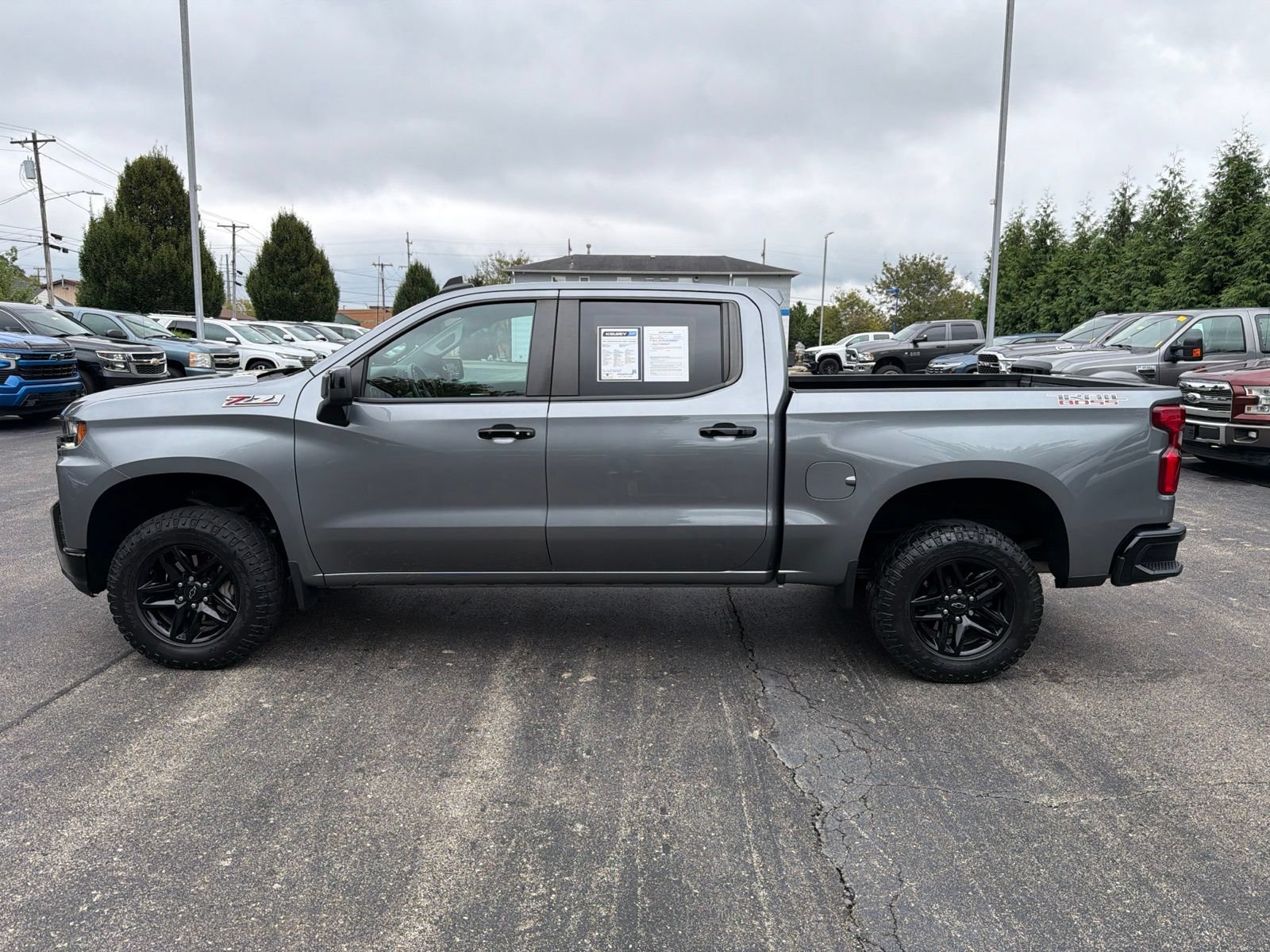 Used 2021 Chevrolet Silverado 1500 LT Trail Boss w/ Convenience Package II AWD/4WD image 2