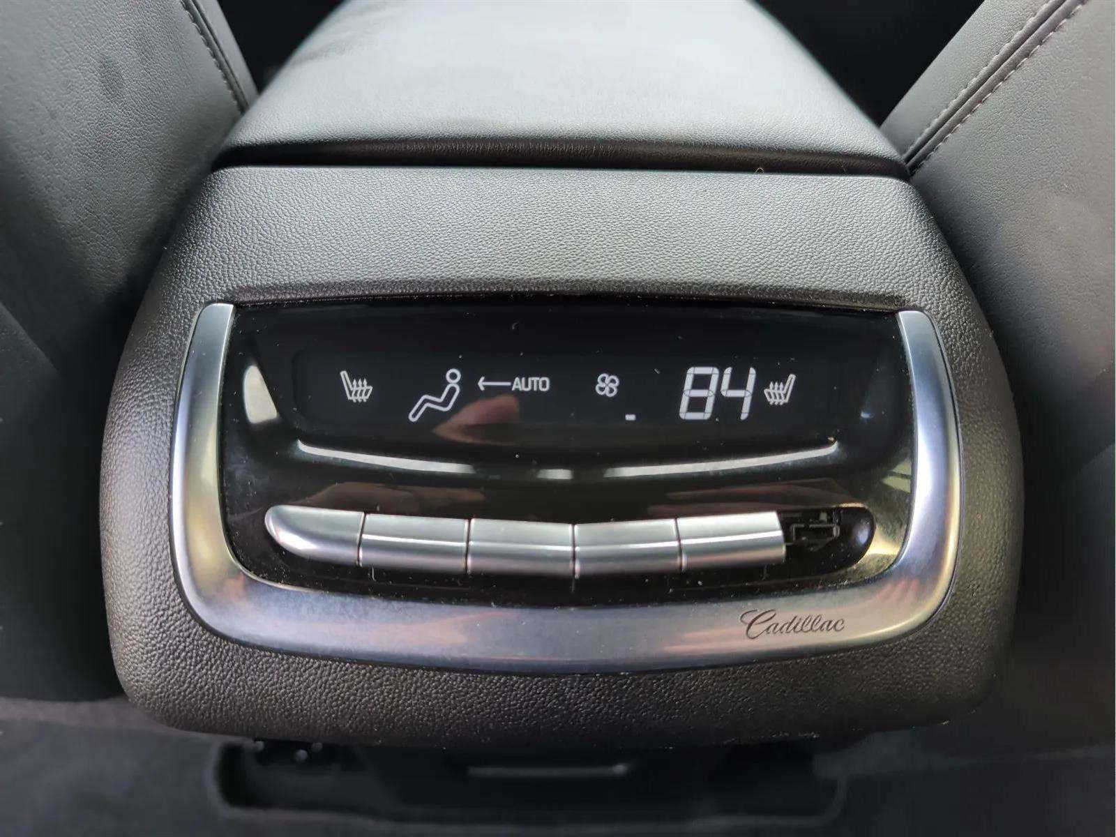 Used 2025 Cadillac XT6 Premium Luxury image 18