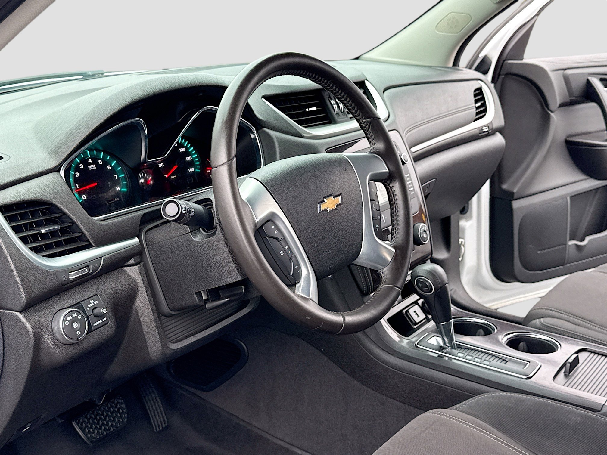 Used 2017 Chevrolet Traverse LT image 4