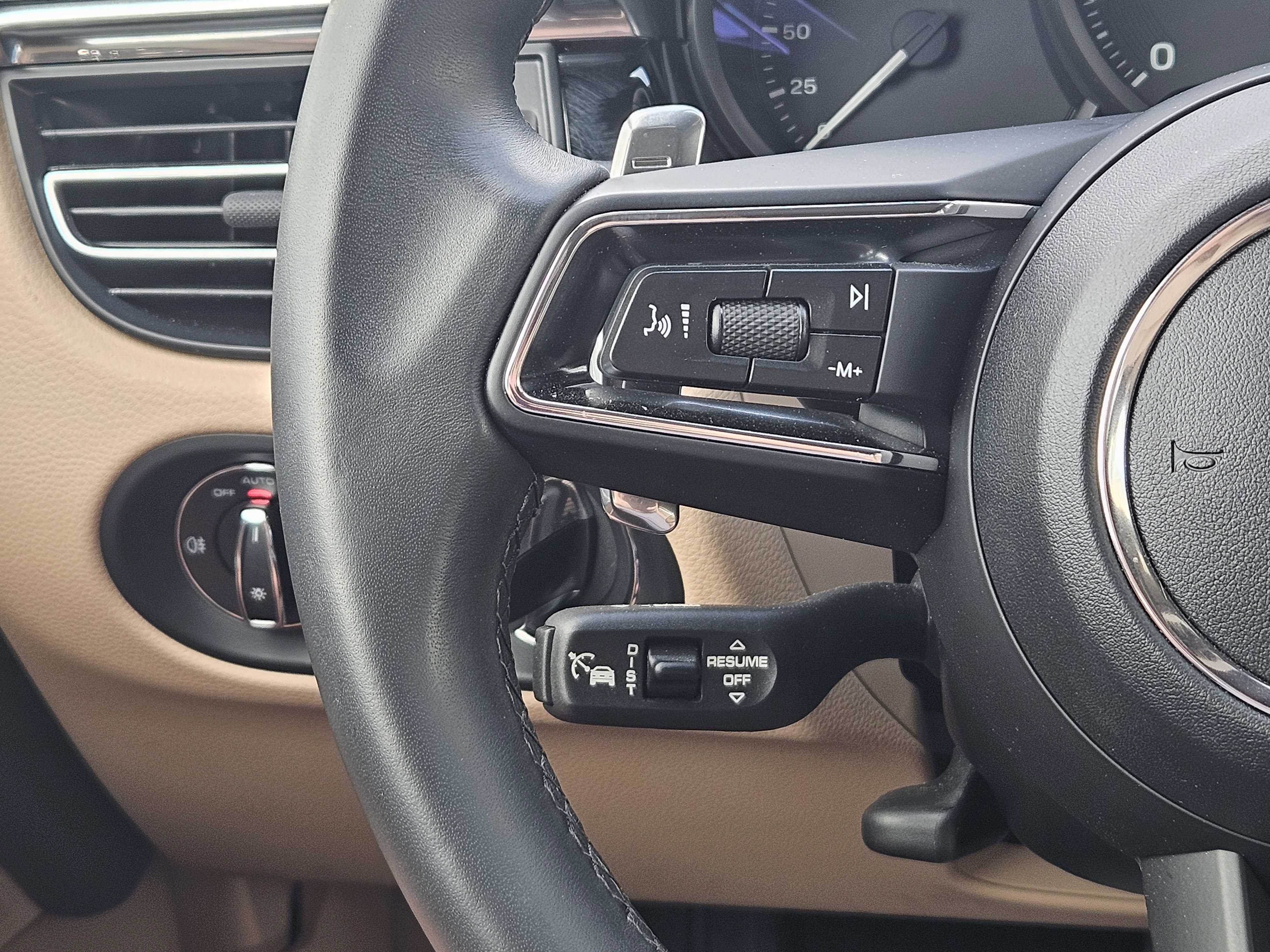 Certified 2025 Porsche Macan image 26