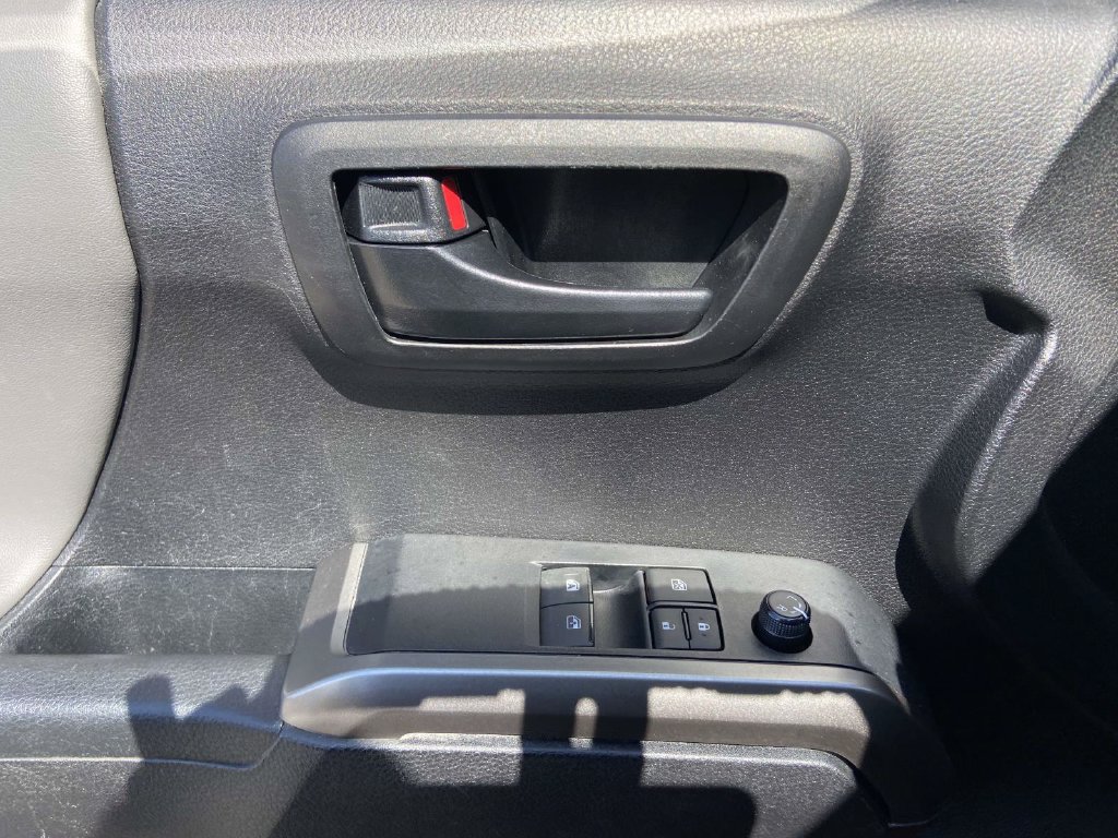 Used 2022 Toyota Tacoma SR5 RWD image 11