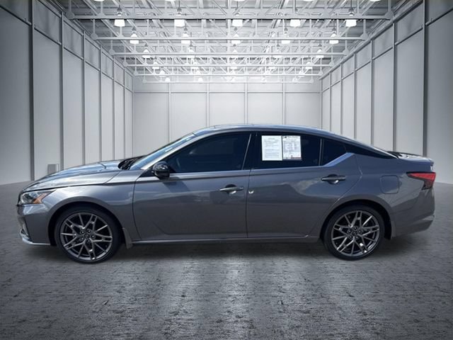 Used 2024 Nissan Altima 2.0 SR FWD image 2