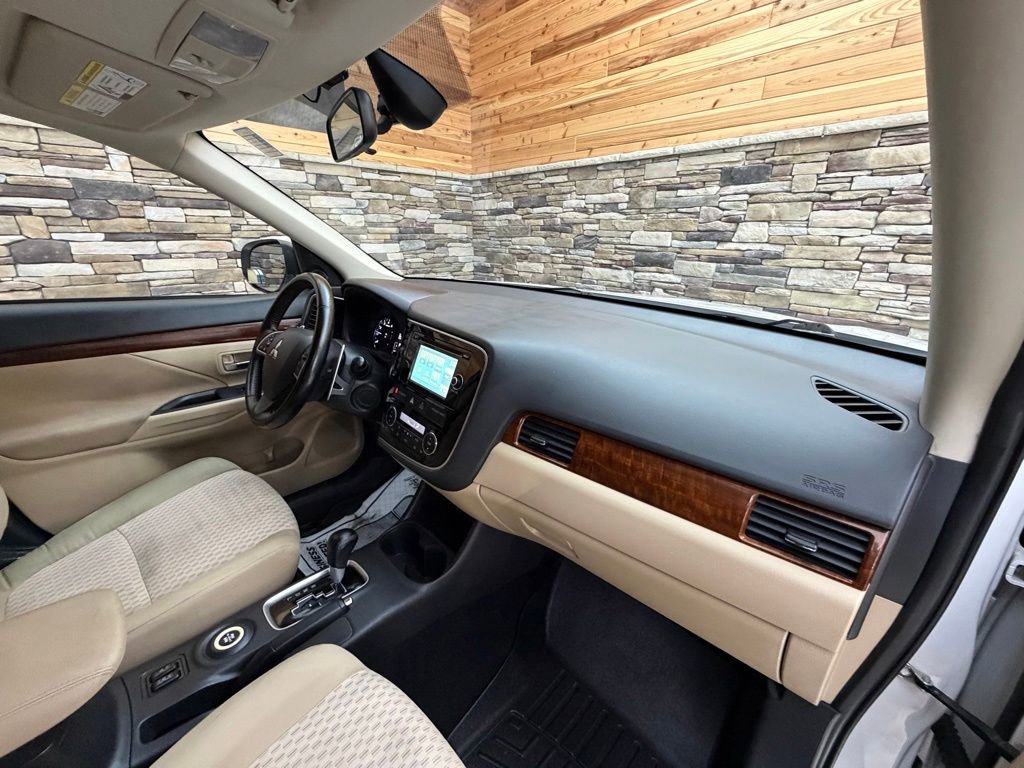 Used 2014 Mitsubishi Outlander GT AWD/4WD image 14