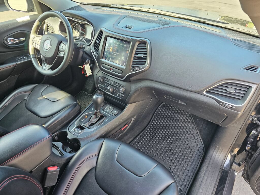 Used 2020 Jeep Cherokee Trailhawk AWD/4WD image 11
