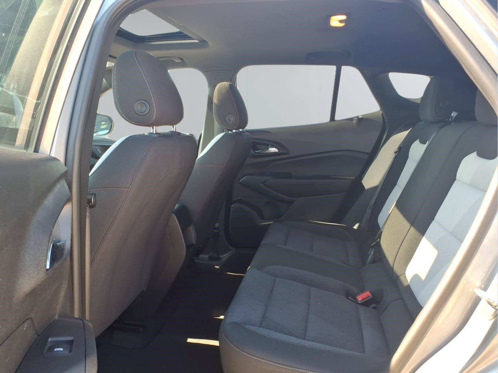 Used 2024 Chevrolet Trax RS w/ Sunroof Package FWD image 12