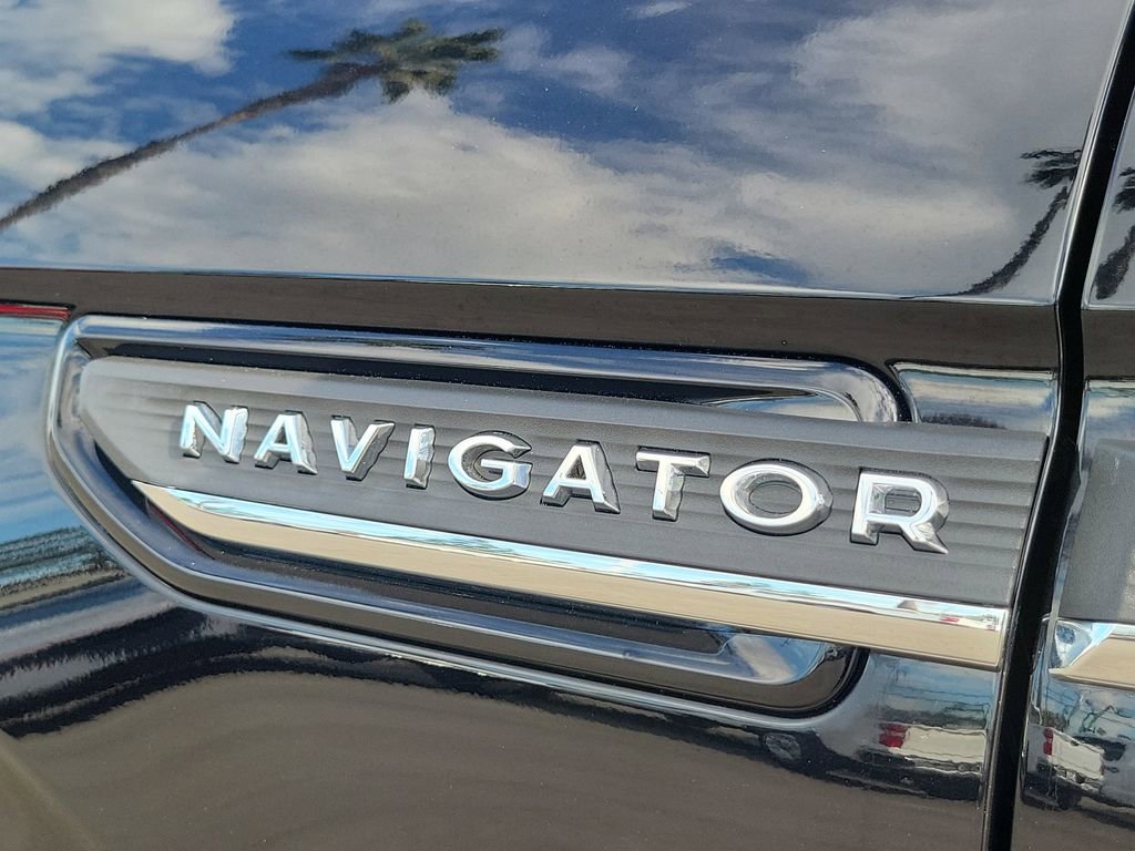 Used 2024 Lincoln Navigator Reserve image 22