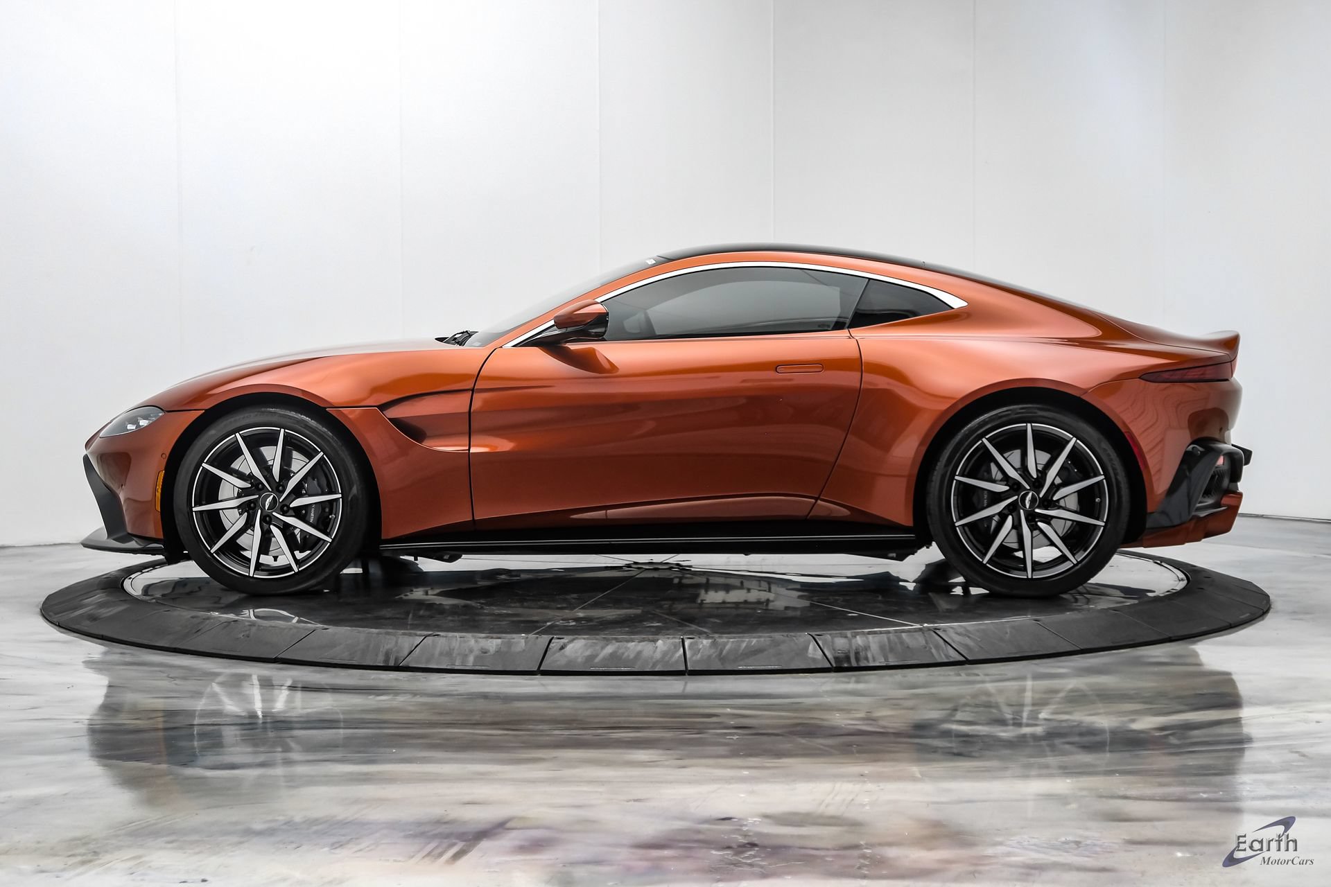 Used 2019 Aston Martin V8 Vantage Coupe RWD image 8