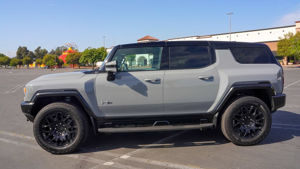 Used 2025 GMC Hummer EV 2X w/ LPO, Cargo Utility Package AWD/4WD image 11