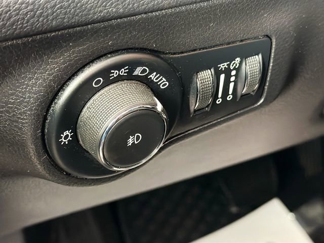 Used 2020 Jeep Compass Latitude w/ Cold Weather Group AWD/4WD image 10