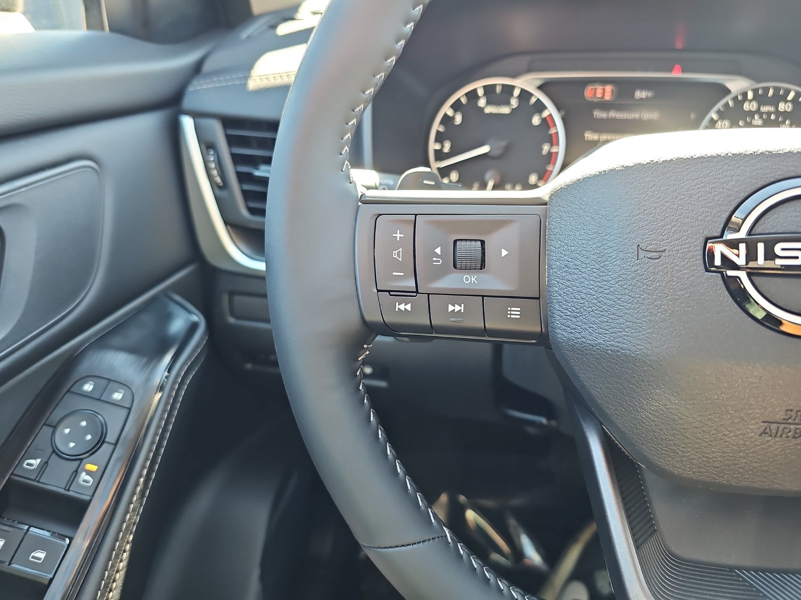 New 2027 Nissan Rogue Dark Armor FWD image 17