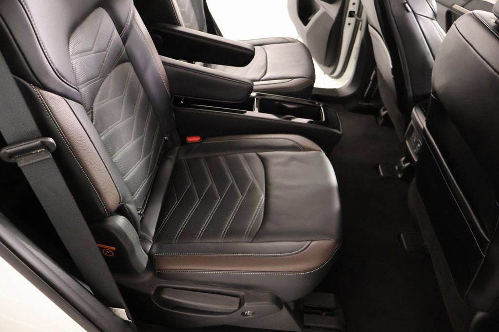 Used 2024 Nissan Pathfinder Platinum image 17