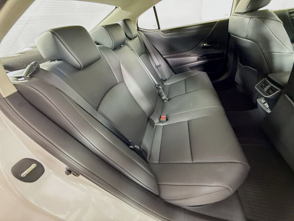 Used 2025 Lexus ES 300h w/ Premium Package image 28