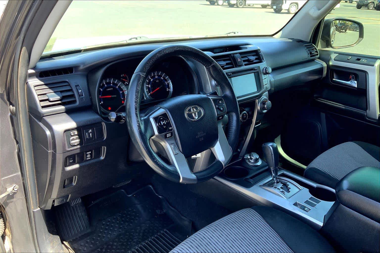 Used 2015 Toyota 4Runner SR5 AWD/4WD image 17