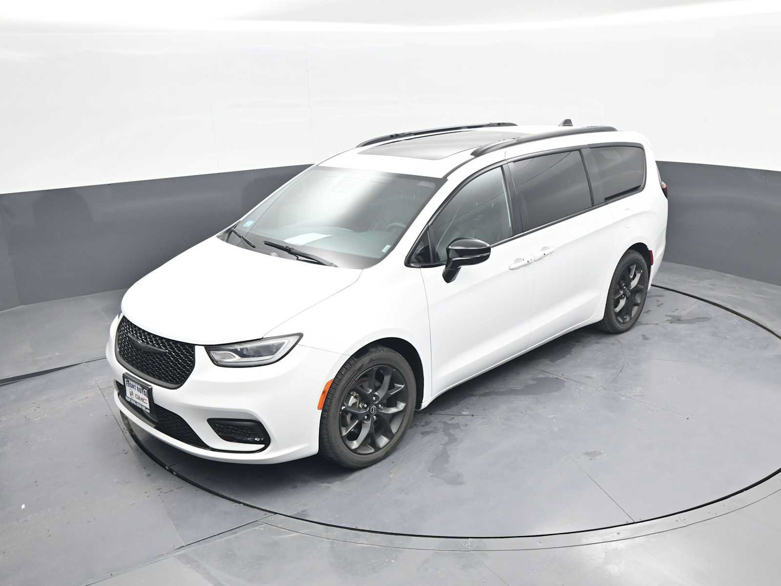 Used 2025 Chrysler Pacifica Limited FWD image 32