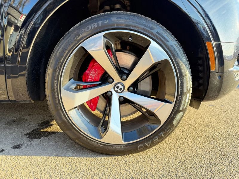 Used 2019 Bentley Bentayga image 32