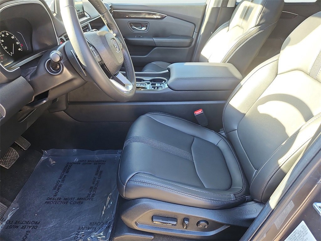 Certified 2025 Honda Pilot Touring image 32