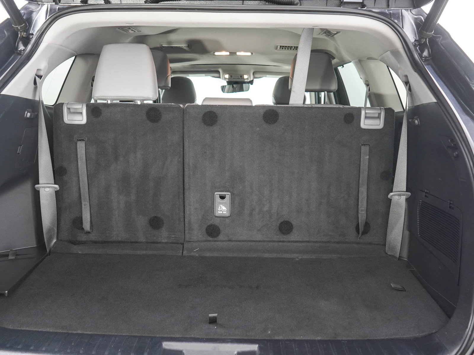 Used 2020 Toyota Highlander XLE AWD/4WD image 9
