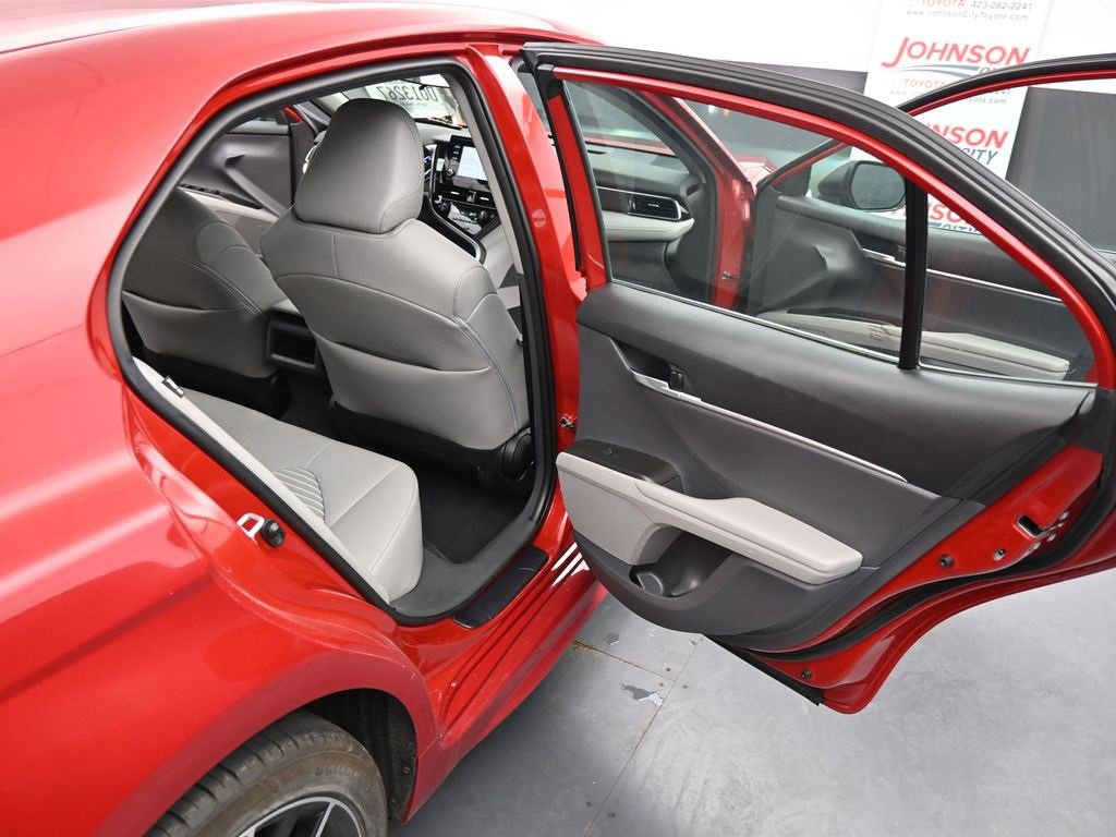 Used 2022 Toyota Camry SE image 20